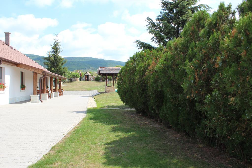 Hotel Pillango Vendeghaz Tállya Exterior foto